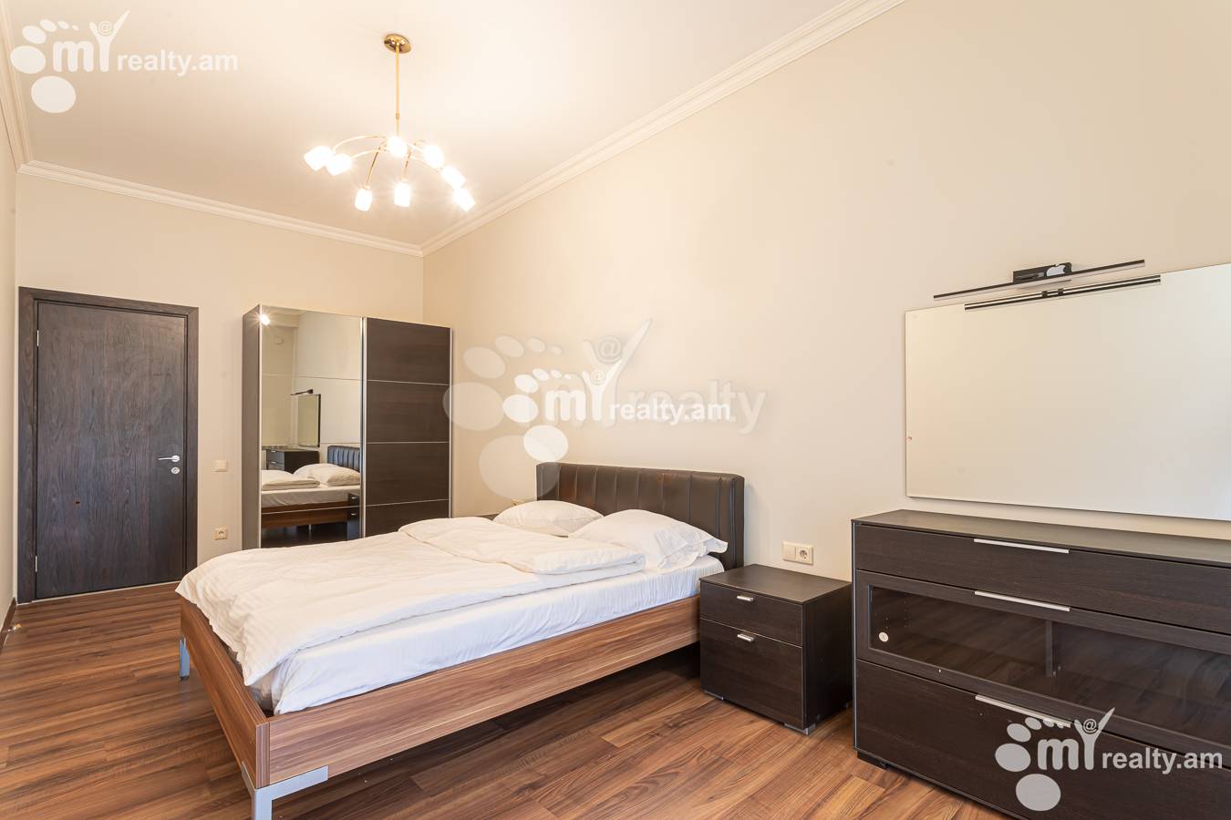3 bedroom apartment for rent Aram St, Center Yerevan, 156276