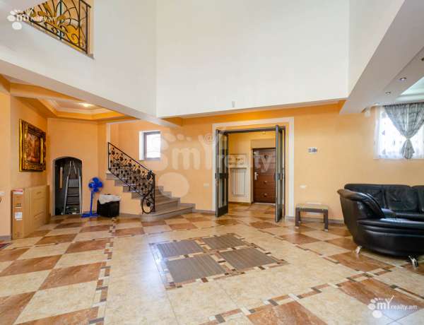 arandznatun-vacharq-Yerevan-Achapnyak