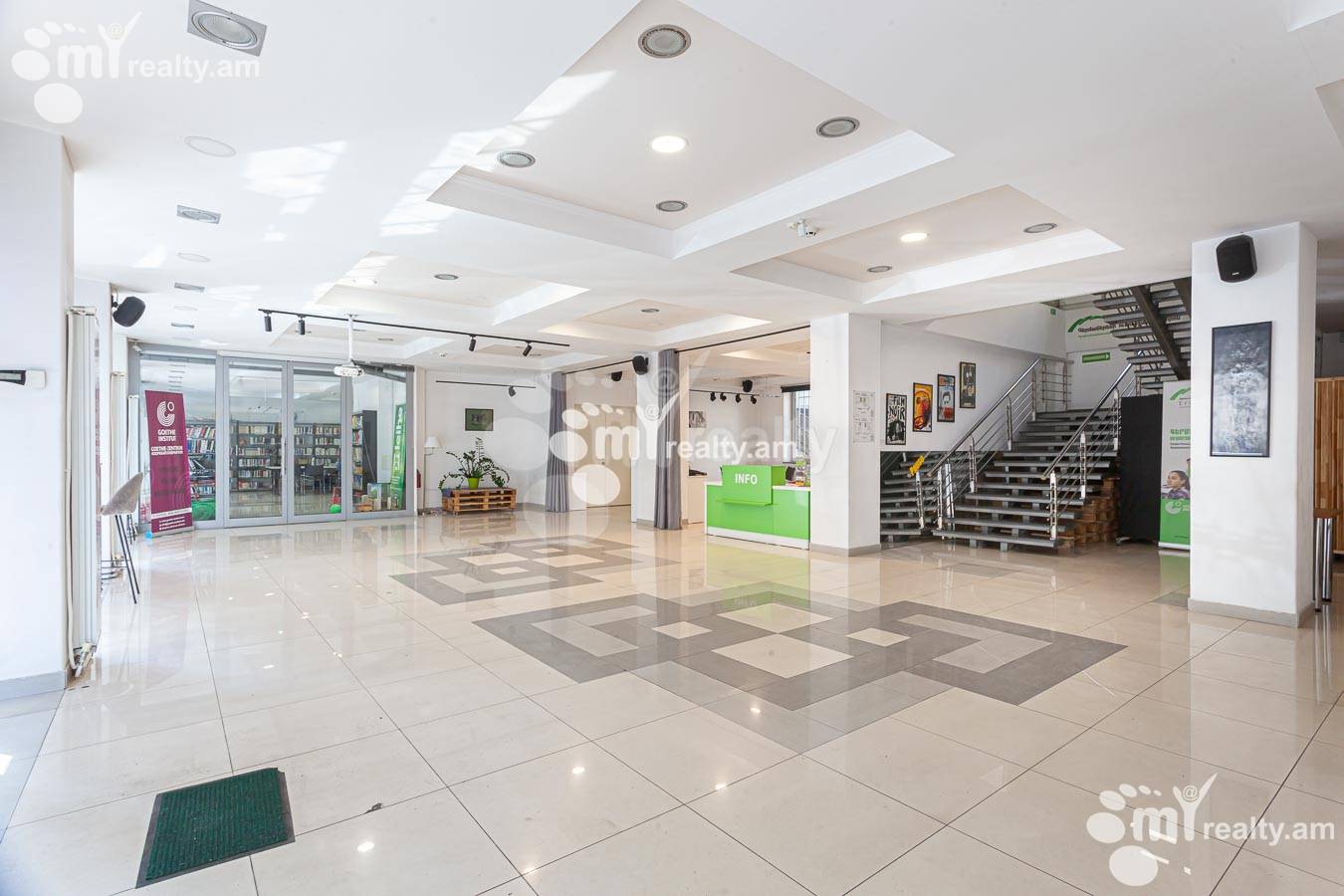 Снять коммерческoе помещение Мгер Мкртчян ул, Центр Ереван, 156329