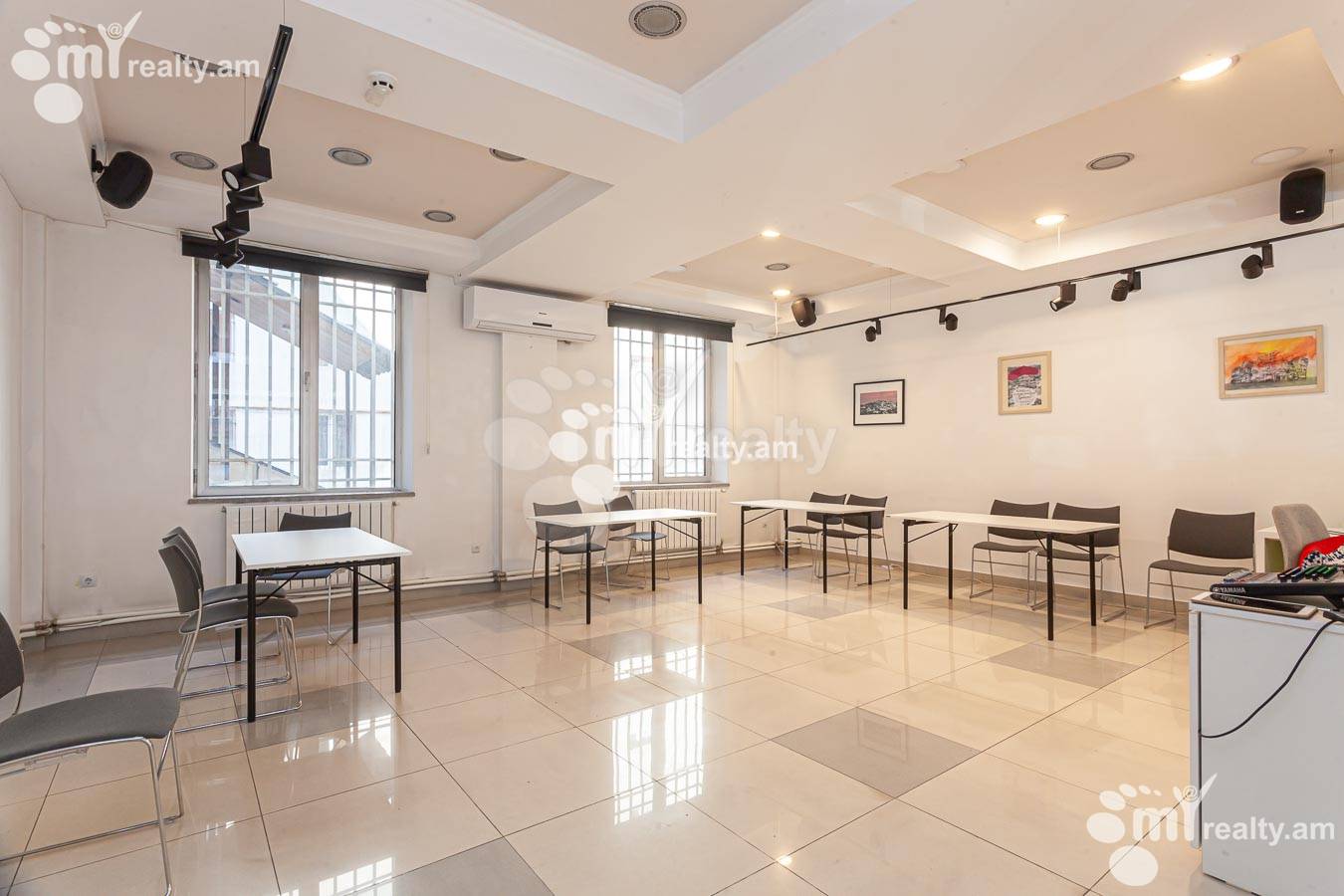 Снять коммерческoе помещение Мгер Мкртчян ул, Центр Ереван, 156329
