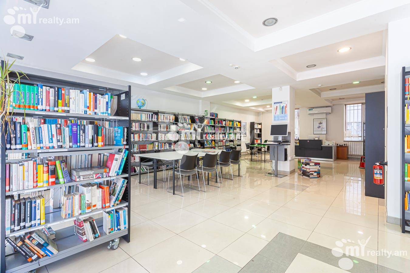 Снять коммерческoе помещение Мгер Мкртчян ул, Центр Ереван, 156329