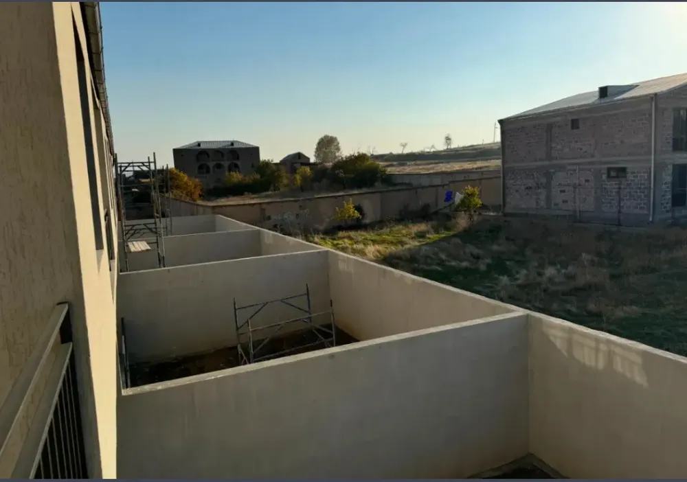 arandznatun-vacharq-Yerevan-Avan