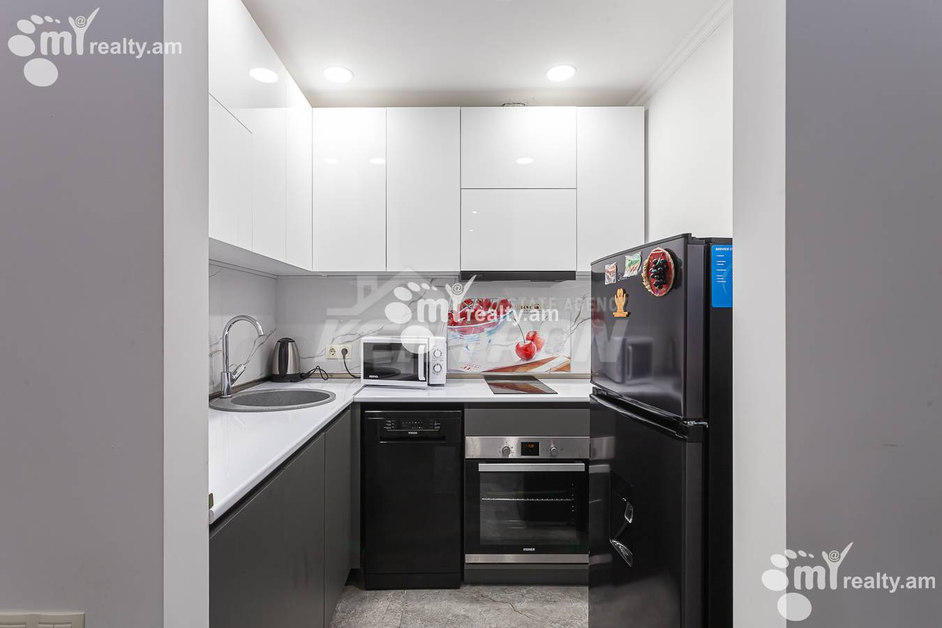 2 սենյականոց բնակարան  Հանրապետության փող, Կենտրոն Երևան, 152418