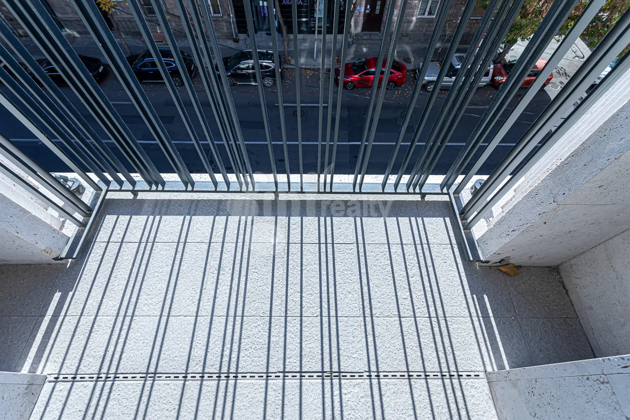 4 սենյականոց բնակարան  Լեոի փող, Կենտրոն Երևան, 157440