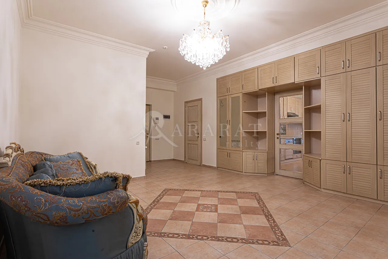3 bedroom apartment for rent Amiryan St, Center Yerevan, 158204