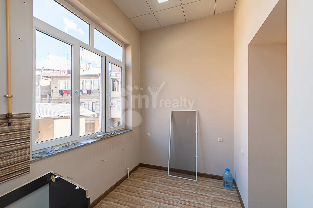 Купить 3 комнатную квартиру Паронян ул, Центр Ереван, 159744