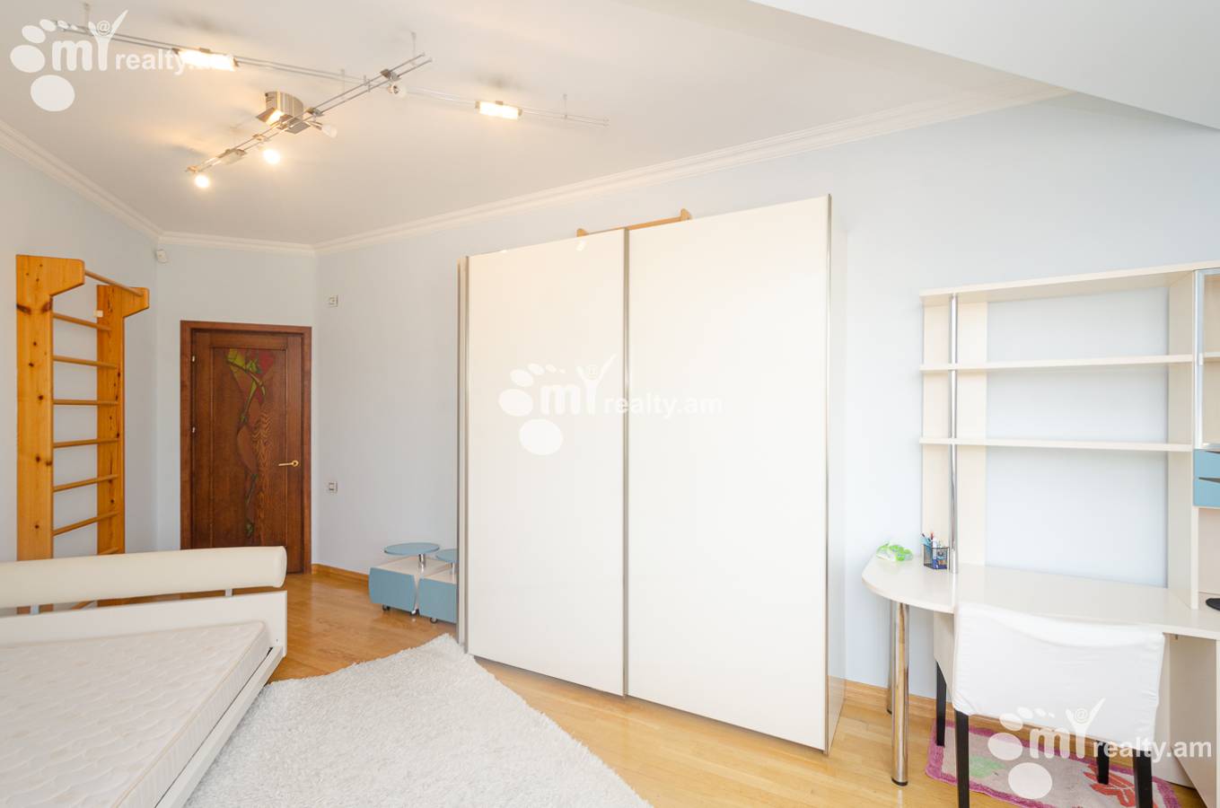 4 սենյականոց բնակարան վարձով Չայկովսկու փող, Կենտրոն Երևան, 154235