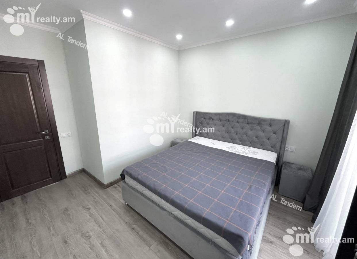 Купить 3 комнатную квартиру Анрапетутян ул, Центр Ереван, 156569