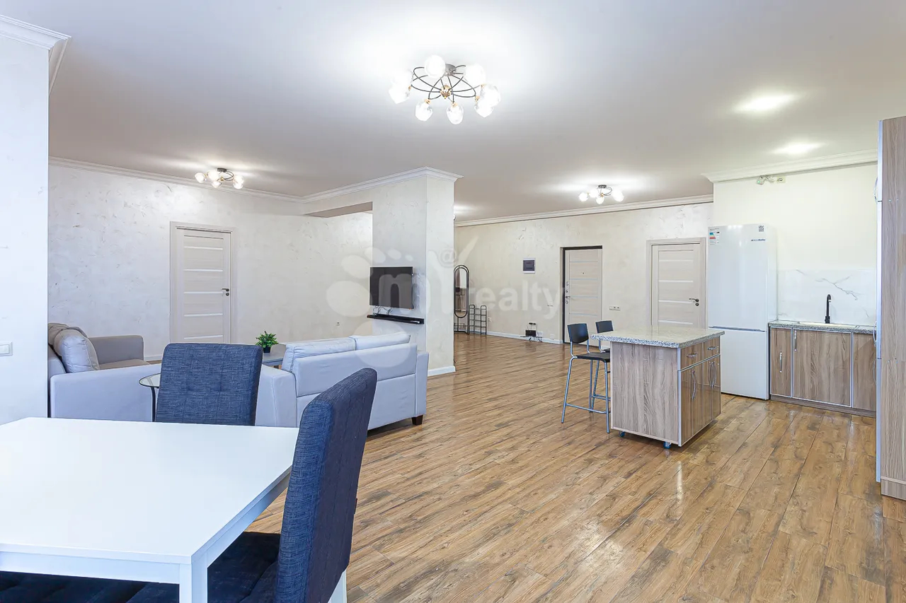 3 bedroom apartment for rent Teryan St, Center Yerevan, 158703