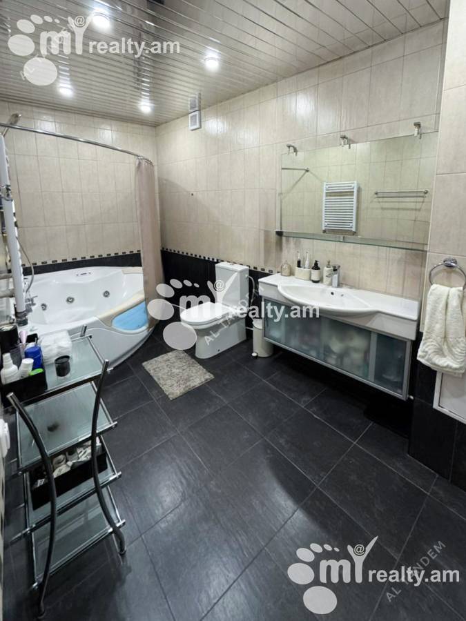 3 սենյականոց բնակարան  Սարյան փող, Կենտրոն Երևան, 127177