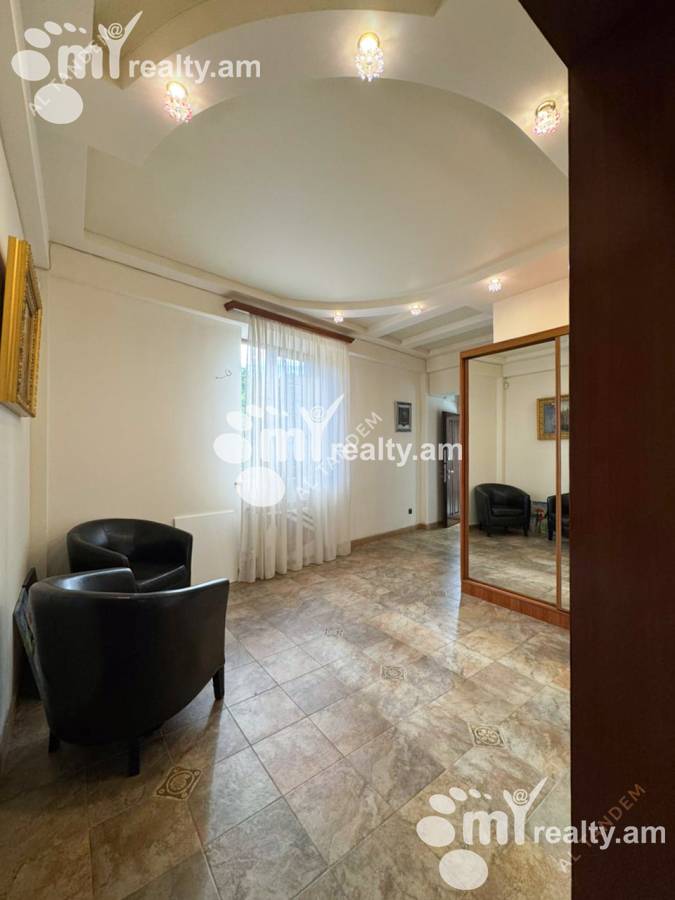 3 սենյականոց բնակարան  Սարյան փող, Կենտրոն Երևան, 127177