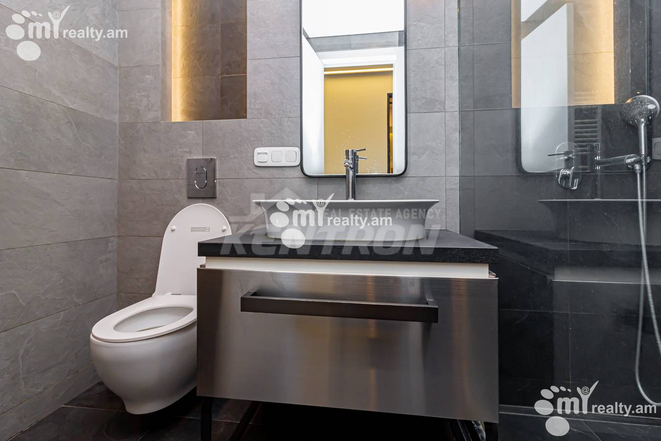 3 սենյականոց բնակարան  Նալբանդյան փող, Կենտրոն Երևան, 151873