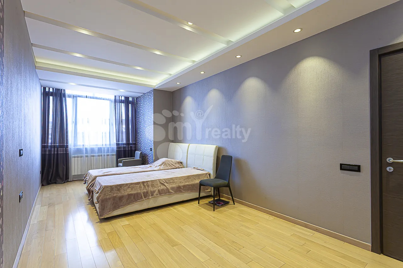 3 bedroom apartment for sale Aram St, Center Yerevan, 161991