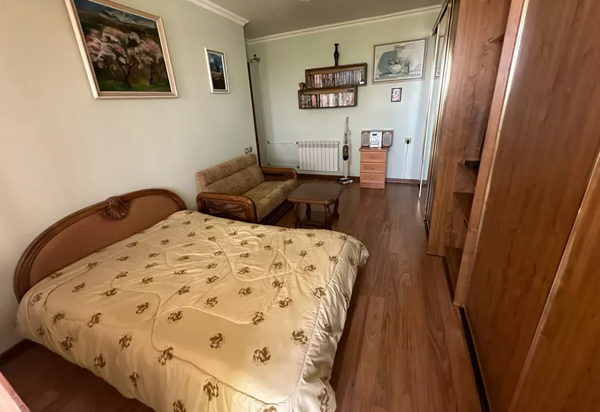 4 bedroom apartment for sale خیابان آزاتوتیان, عربگیر ایروان, 161824
