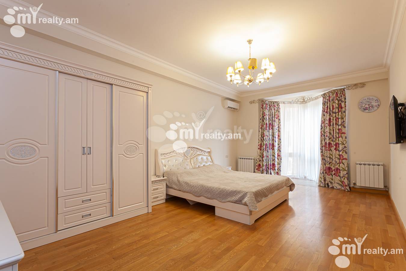 3 bedroom apartment for rent Aram St, Center Yerevan, 156058