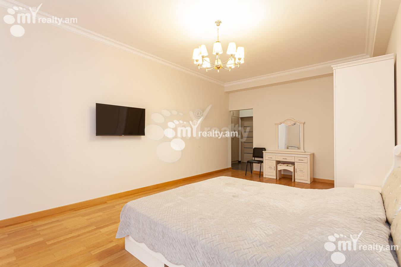 3 bedroom apartment for rent Aram St, Center Yerevan, 156058