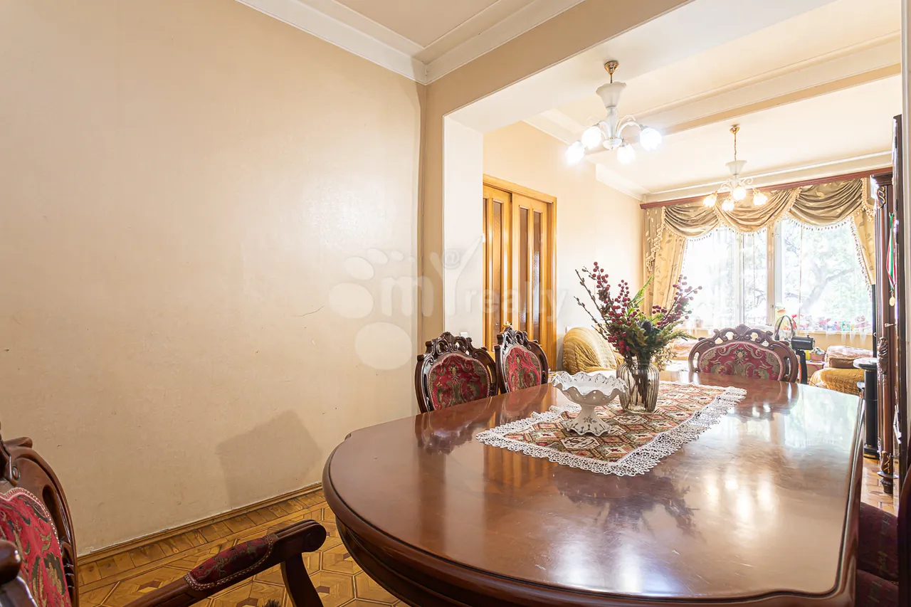 3 bedroom apartment for sale خیابان پارونیان, مرکز شهر ایروان, 157421