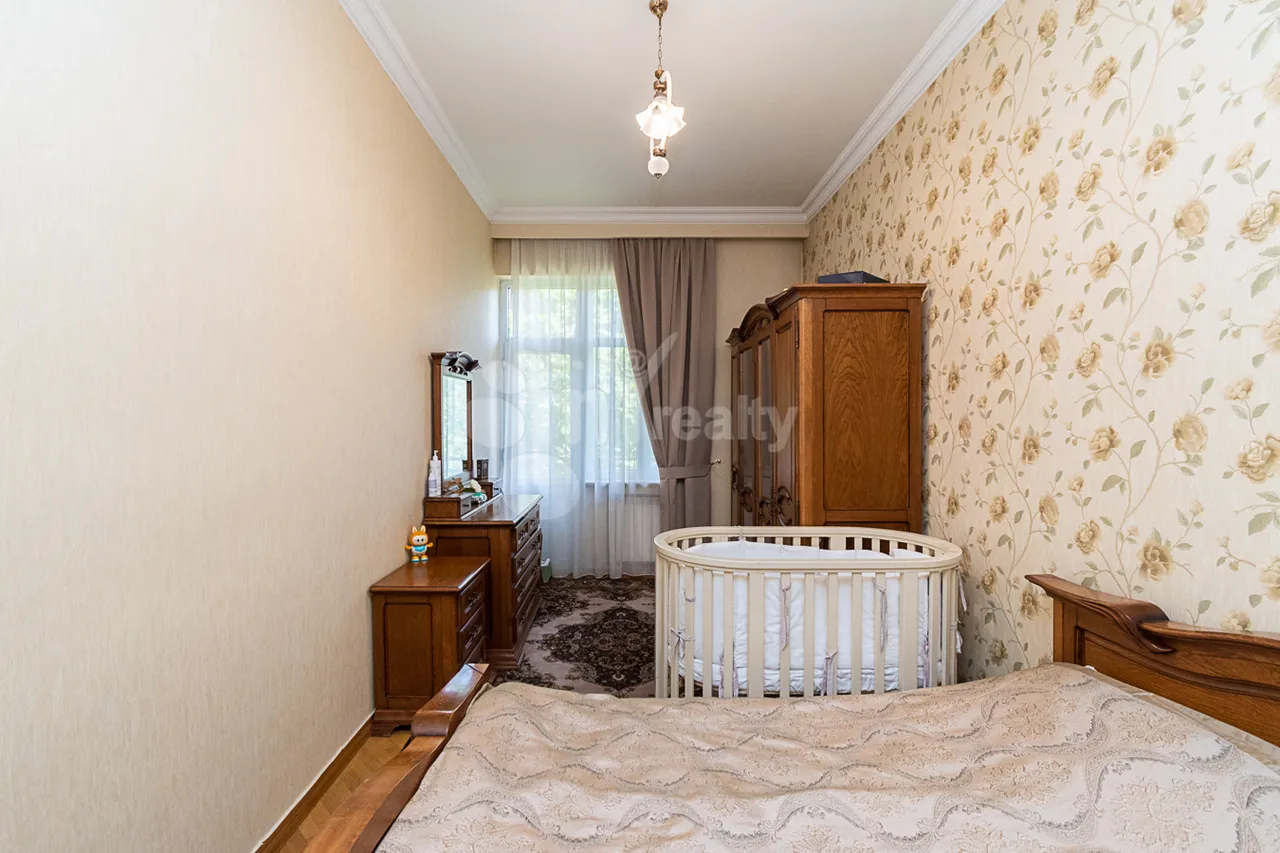5 bedroom apartment for sale خیابان نعلبندیان, مرکز شهر ایروان, 160686