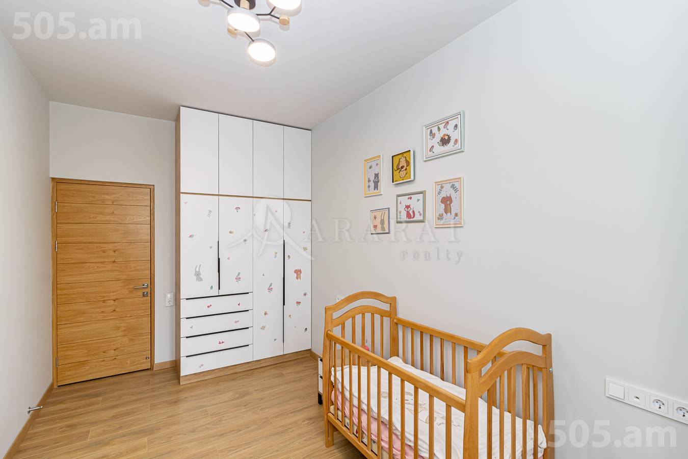 4 սենյականոց բնակարան  Նանսենի փող, Նոր Նորք Երևան, 149232