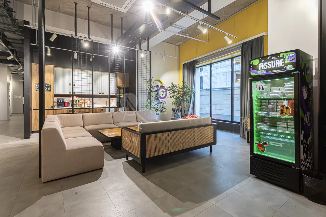 Commercial for rent خیابان میاسنیکیان, مرکز شهر ایروان, 157360