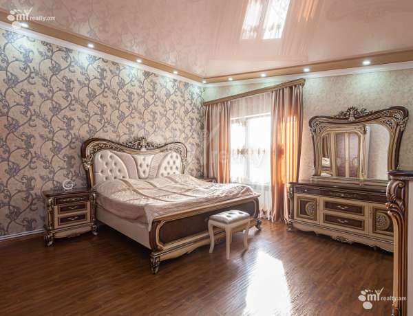 arandznatun-vacharq-Yerevan-Achapnyak