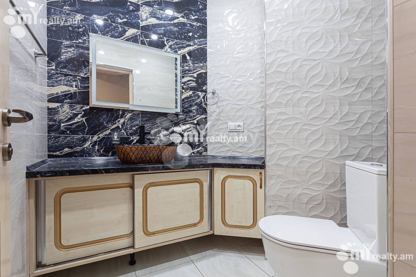 Купить 5 комнатную квартиру Сасна Црер ул., Давташен Ереван, 153655