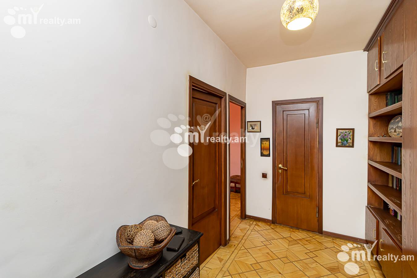 3 սենյականոց բնակարան  Ե. Քոչար փող, Կենտրոն Երևան, 143637