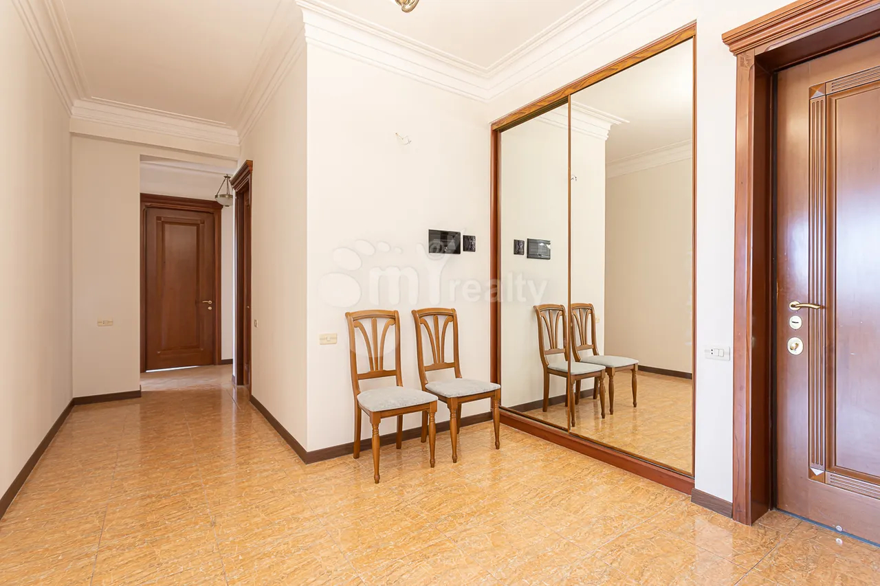 4 bedroom apartment for sale Vardanants St, Center Yerevan, 157558