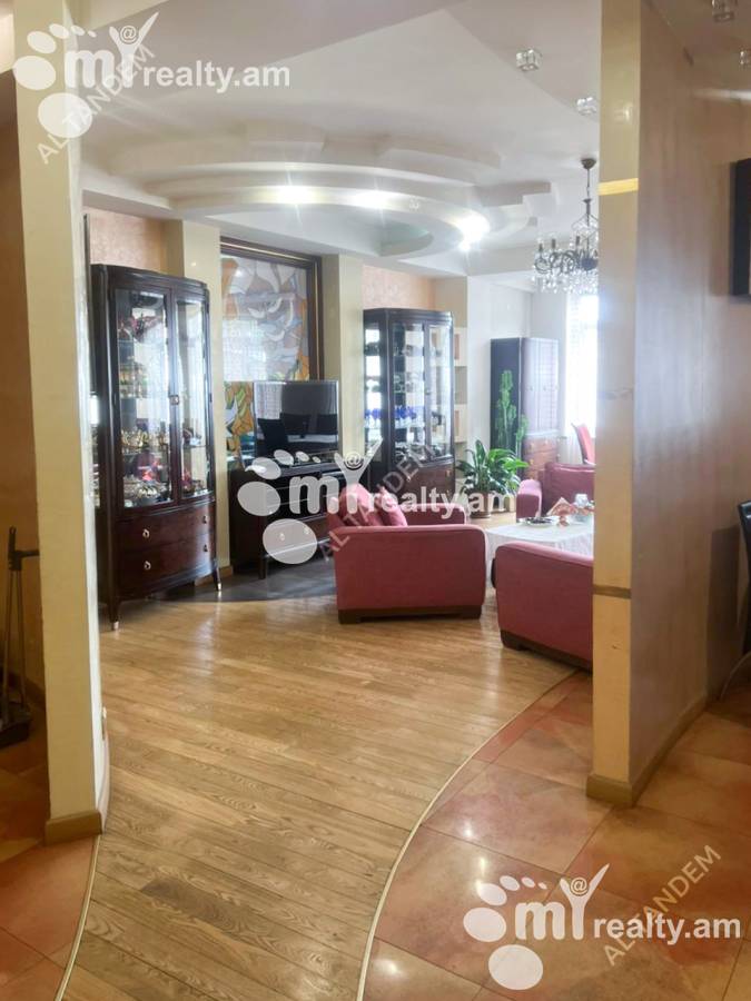 3 bedroom apartment for rent Charents St, Center Yerevan, 138275