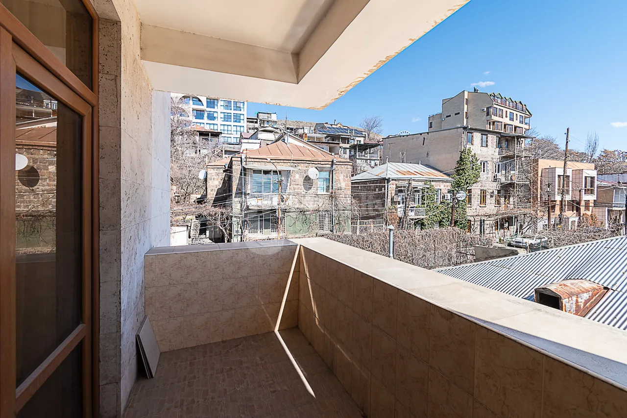 3 bedroom apartment for rent Sarmen St, Center Yerevan, 159736