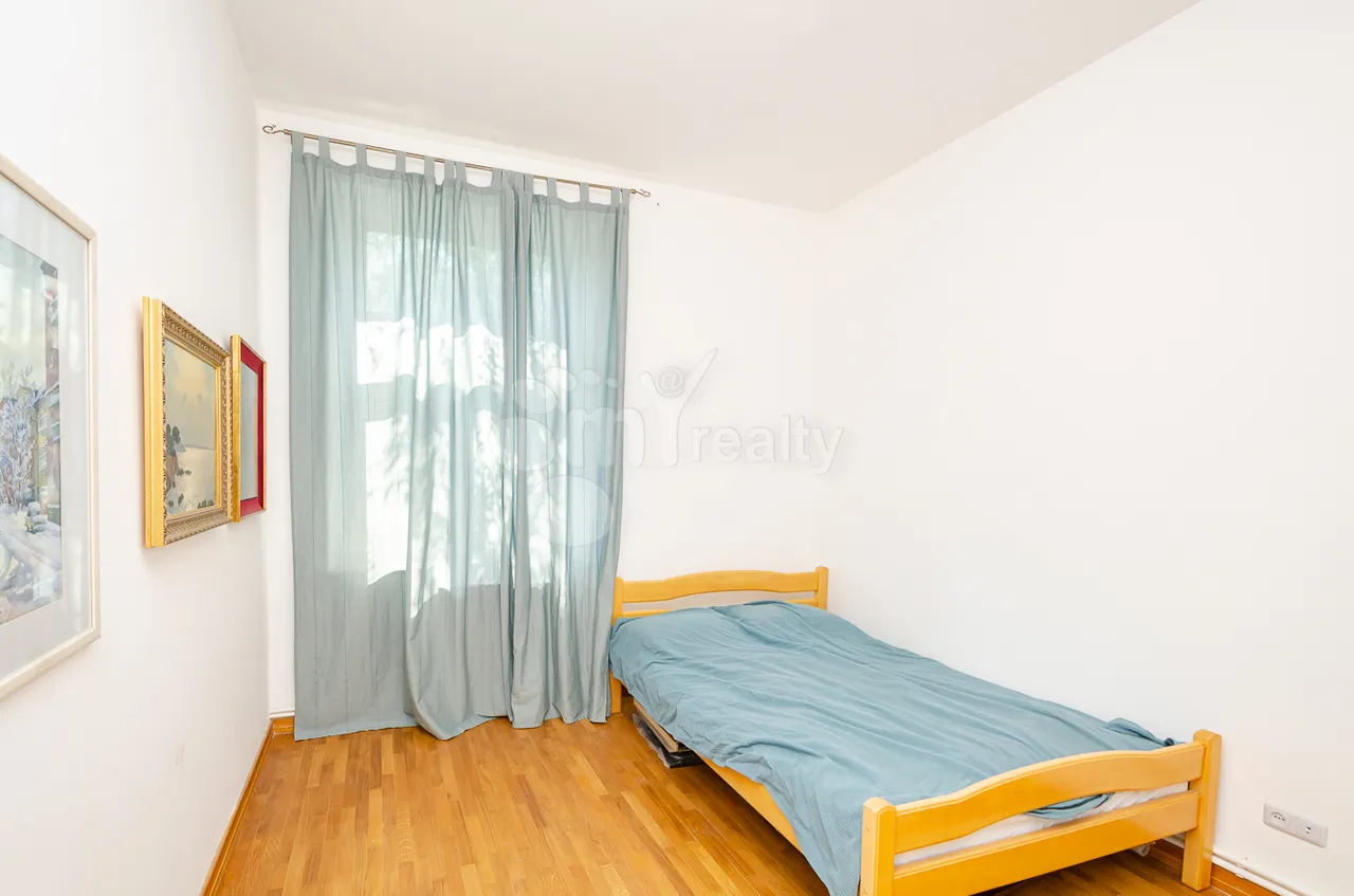 3 bedroom apartment for sale Isahakyan St, Center Yerevan, 161631