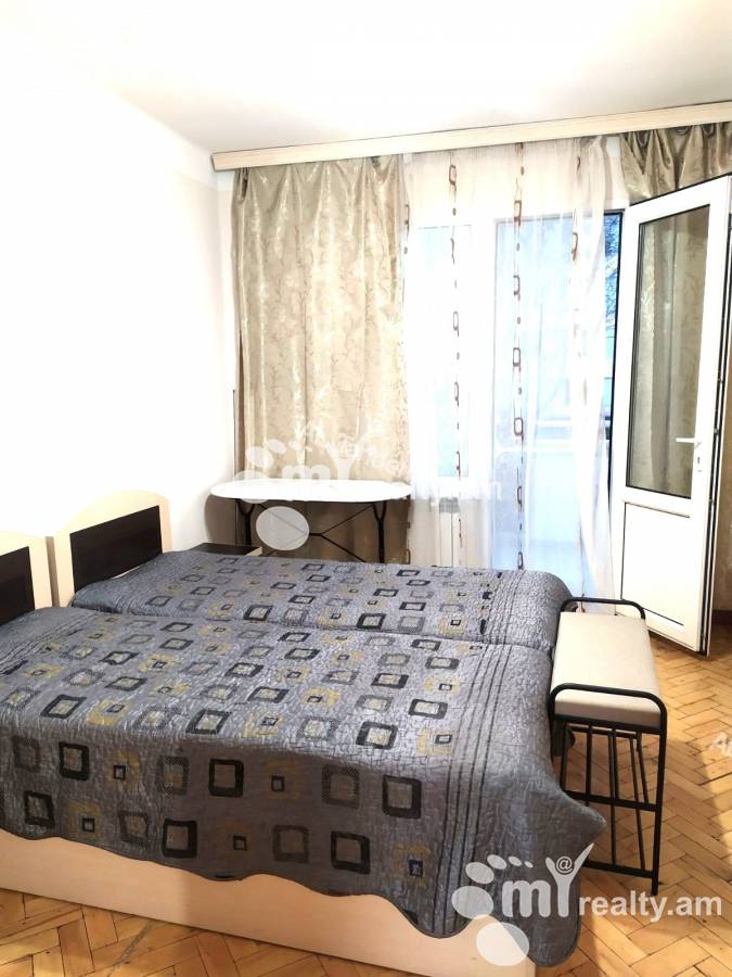 3 bedroom apartment for rent Abovyan St, Center Yerevan, 142503