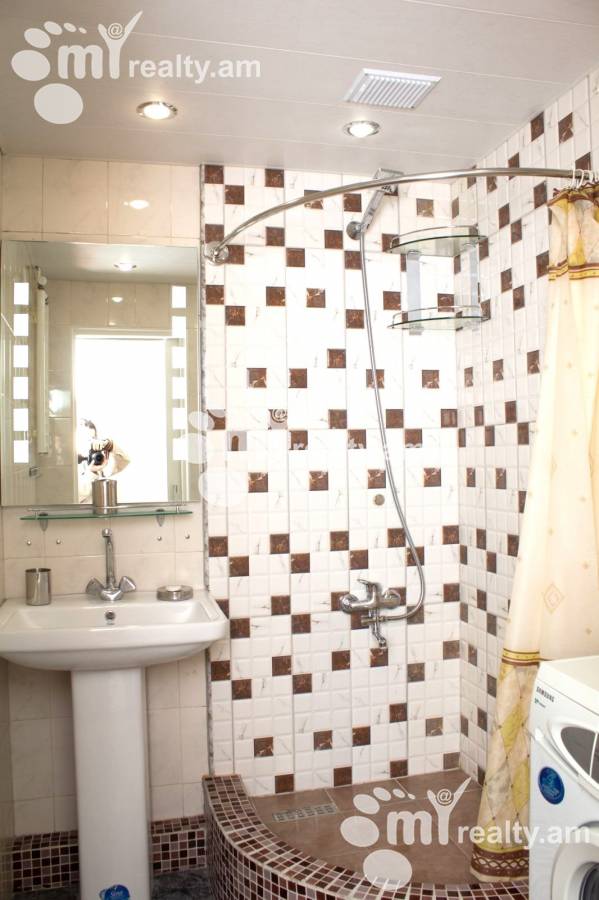 3 bedroom apartment for rent Abovyan St, Center Yerevan, 142503