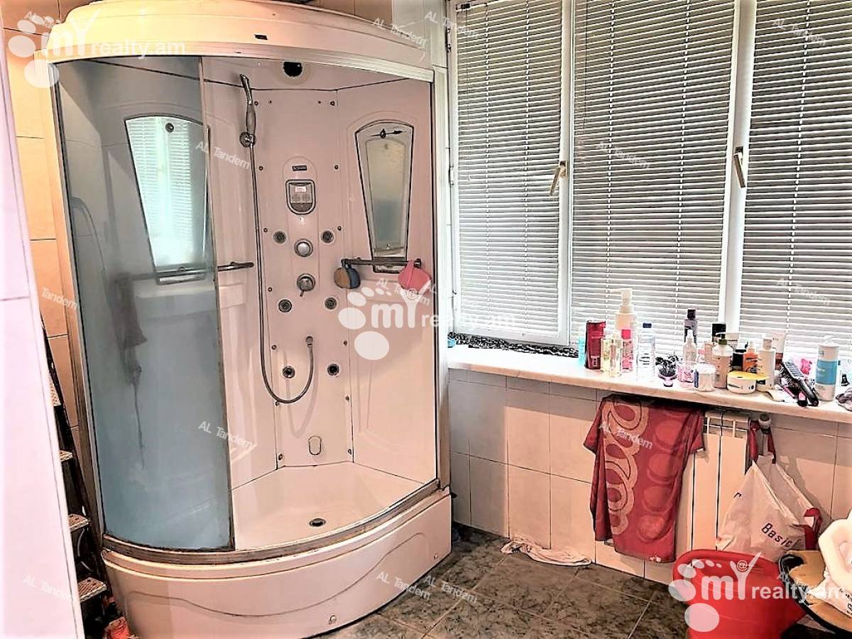 Купить 4 комнатную квартиру Бакунц ул, Нор-Норк Ереван, 125086