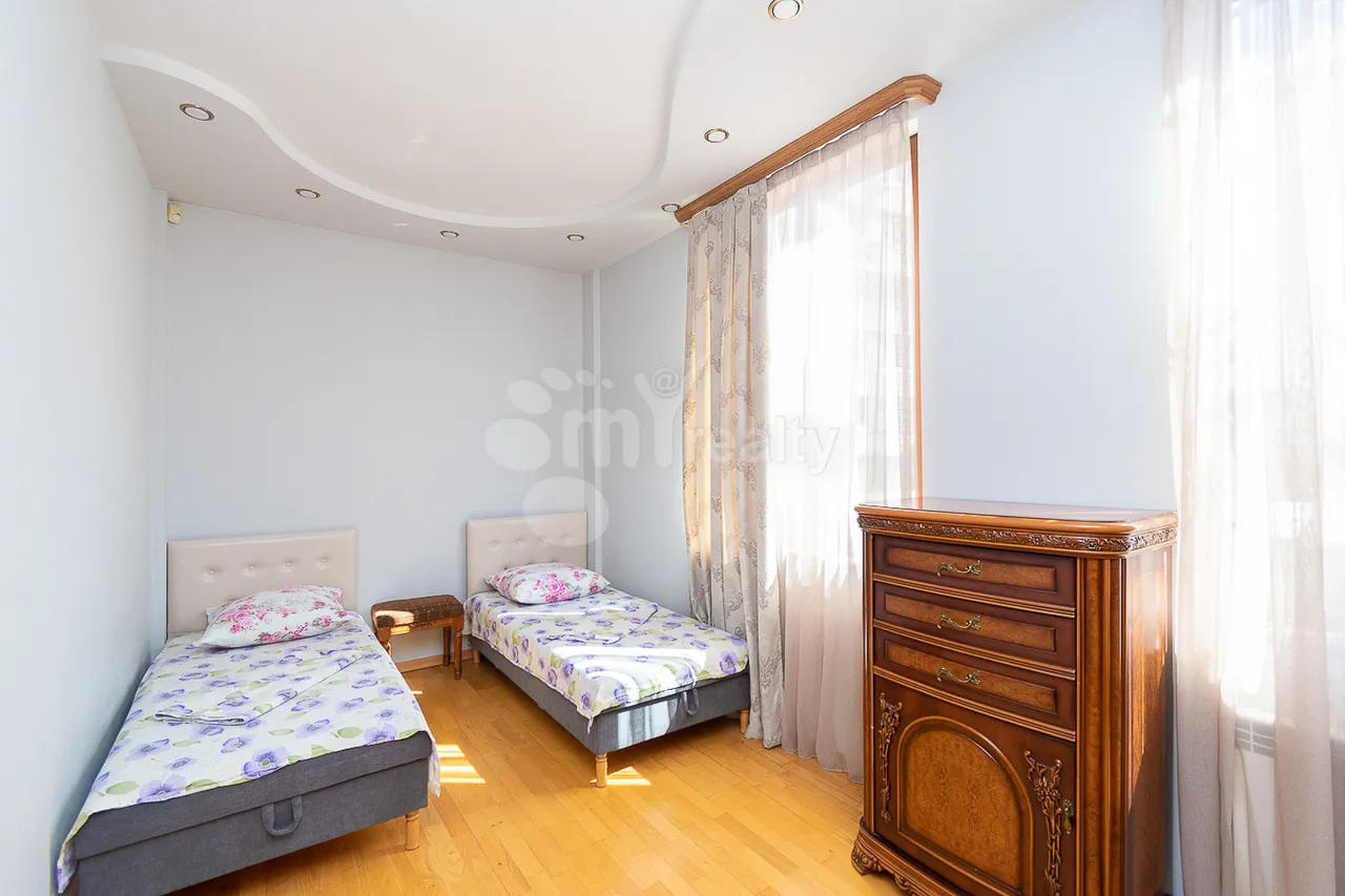 5 bedroom apartment for rent Nalbandyan St, Center Yerevan, 161916