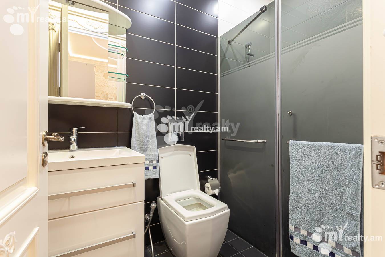 3 bedroom apartment for rent Aram St, Center Yerevan, 152958