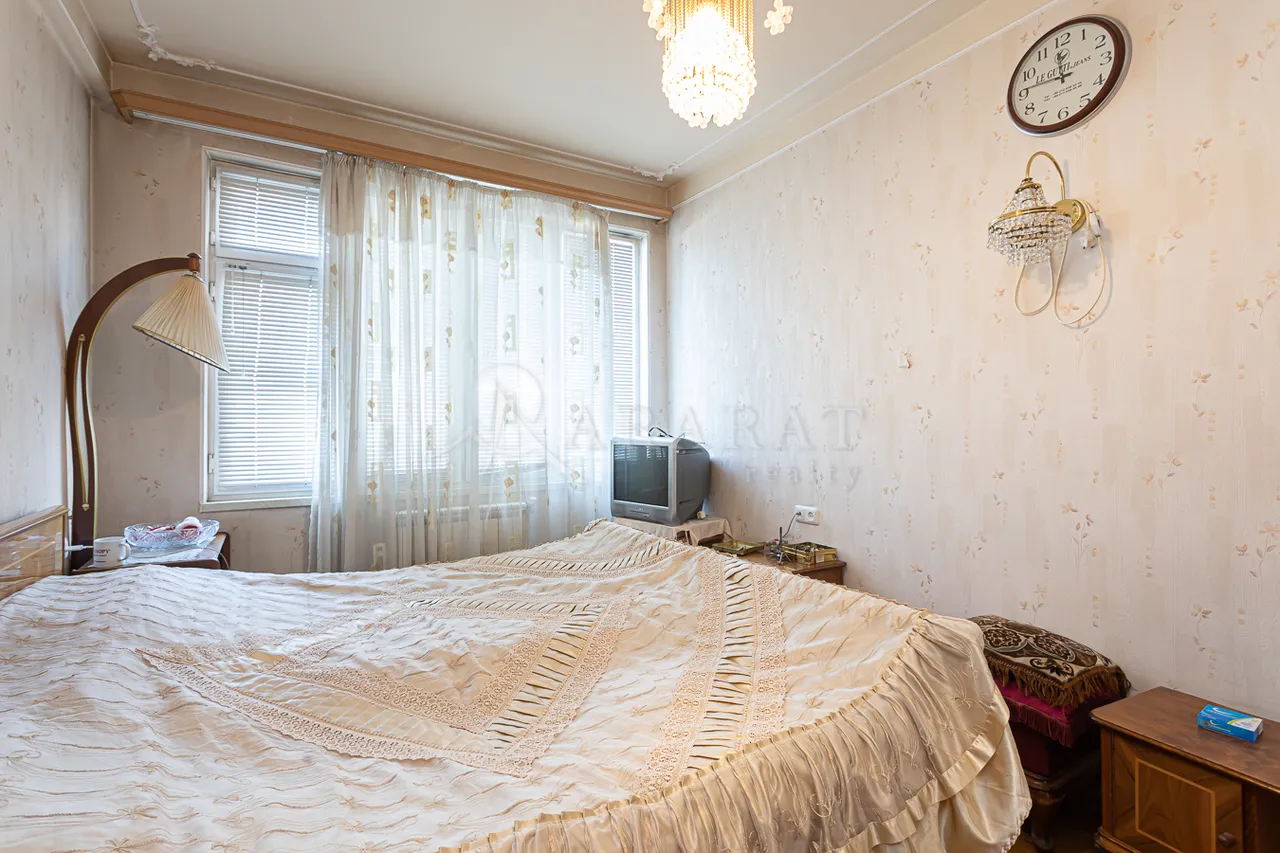 3 bedroom apartment for sale خیابان واهر. پاپازیان, عربگیر ایروان, 157436