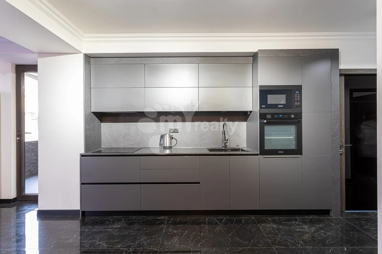 3 bedroom apartment for rent Saryan St, Center Yerevan, 159617