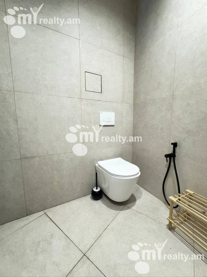 3 սենյականոց բնակարան  Դ. Դեմիրճյան փող, Կենտրոն Երևան, 160042