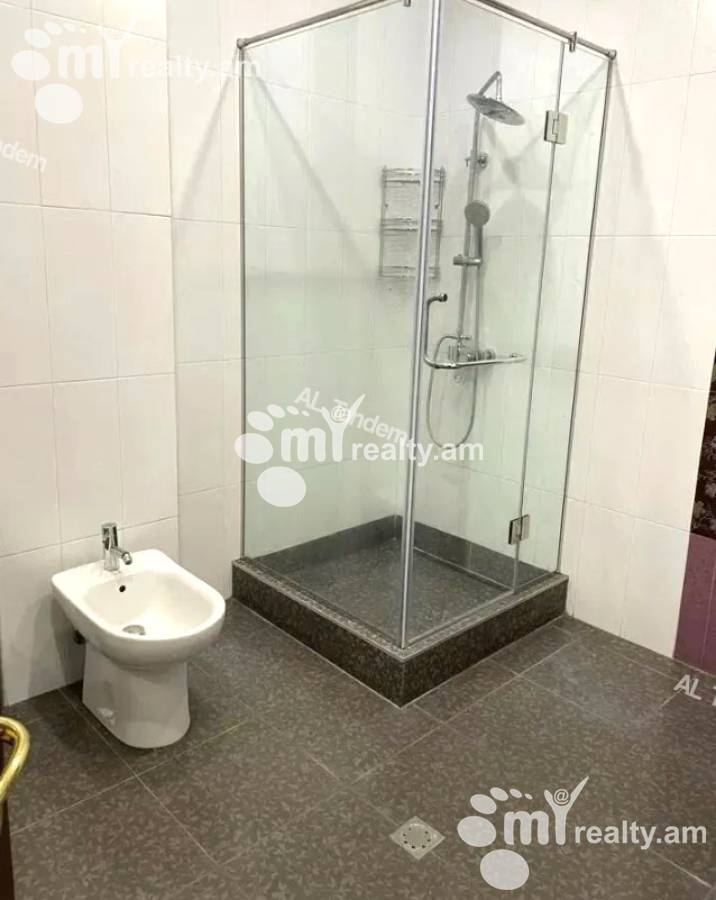 3 սենյականոց բնակարան  Ռոստոմի փող, Կենտրոն Երևան, 153794