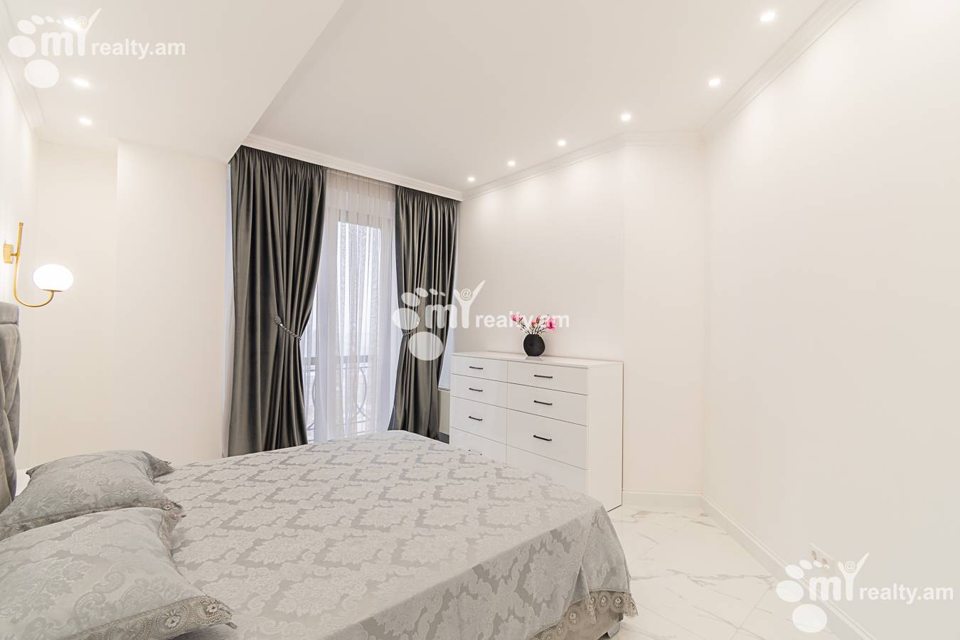 Купить 5 комнатную квартиру Сасна Црер ул., Давташен Ереван, 143122