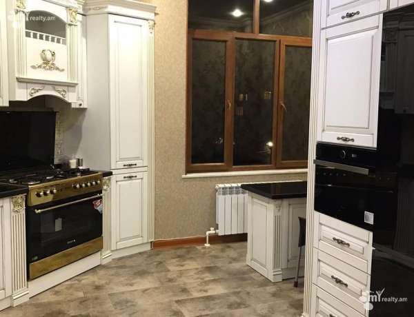 varcov-bnakaran/2-senyakanoc/Vardanants+St/Center/Yerevan