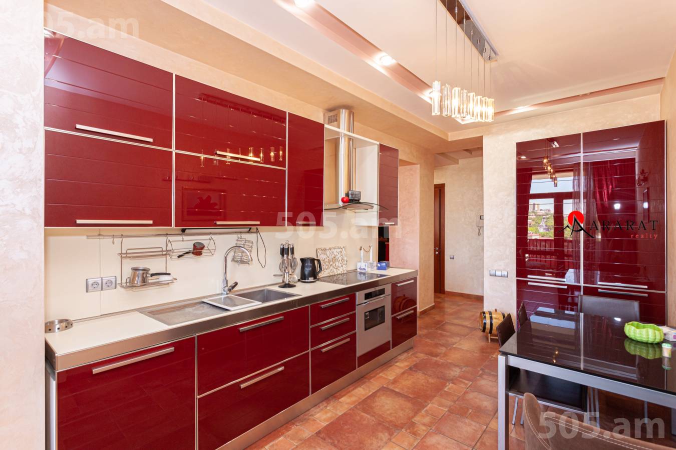 4 սենյականոց բնակարան  Սարմենի փող, Կենտրոն Երևան, 134008