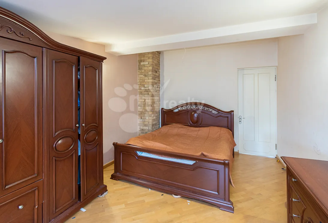 5 bedroom apartment for sale Zakyan St, Center Yerevan, 160371
