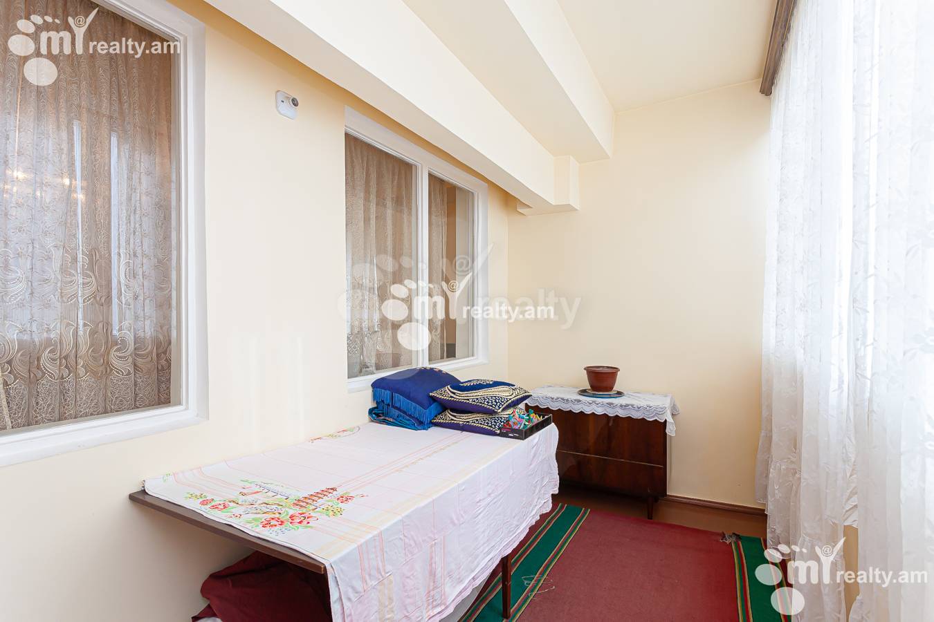 3 bedroom apartment for sale Kajaznuni St, Center Yerevan, 145073