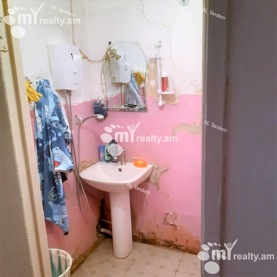 Купить 2 комнатную квартиру 16 Квартал, Ачапняк Ереван, 125197