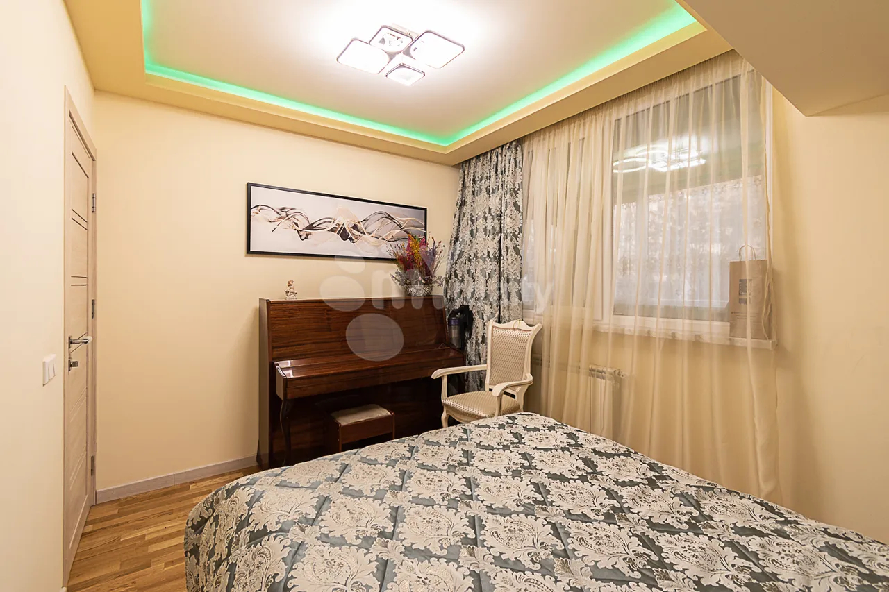 3 bedroom apartment for rent خیابان موسکوویان, مرکز شهر ایروان, 159374