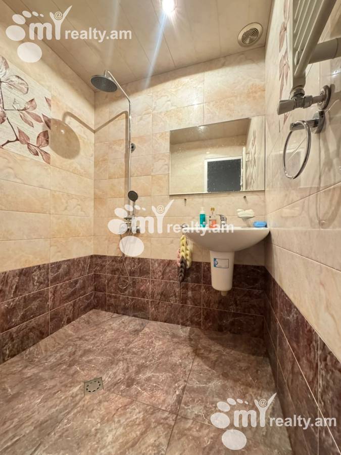 2 սենյականոց բնակարան  Լեփսիուսի   փող, Քանաքեռ-Զեյթուն Երևան, 160096