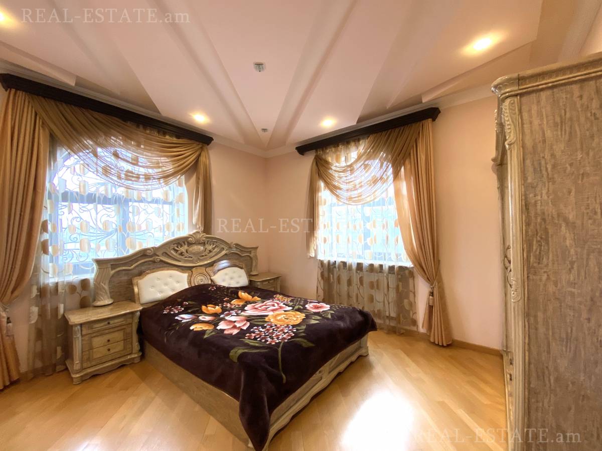 Купить дом Таиров ул., Центр Ереван, 118399