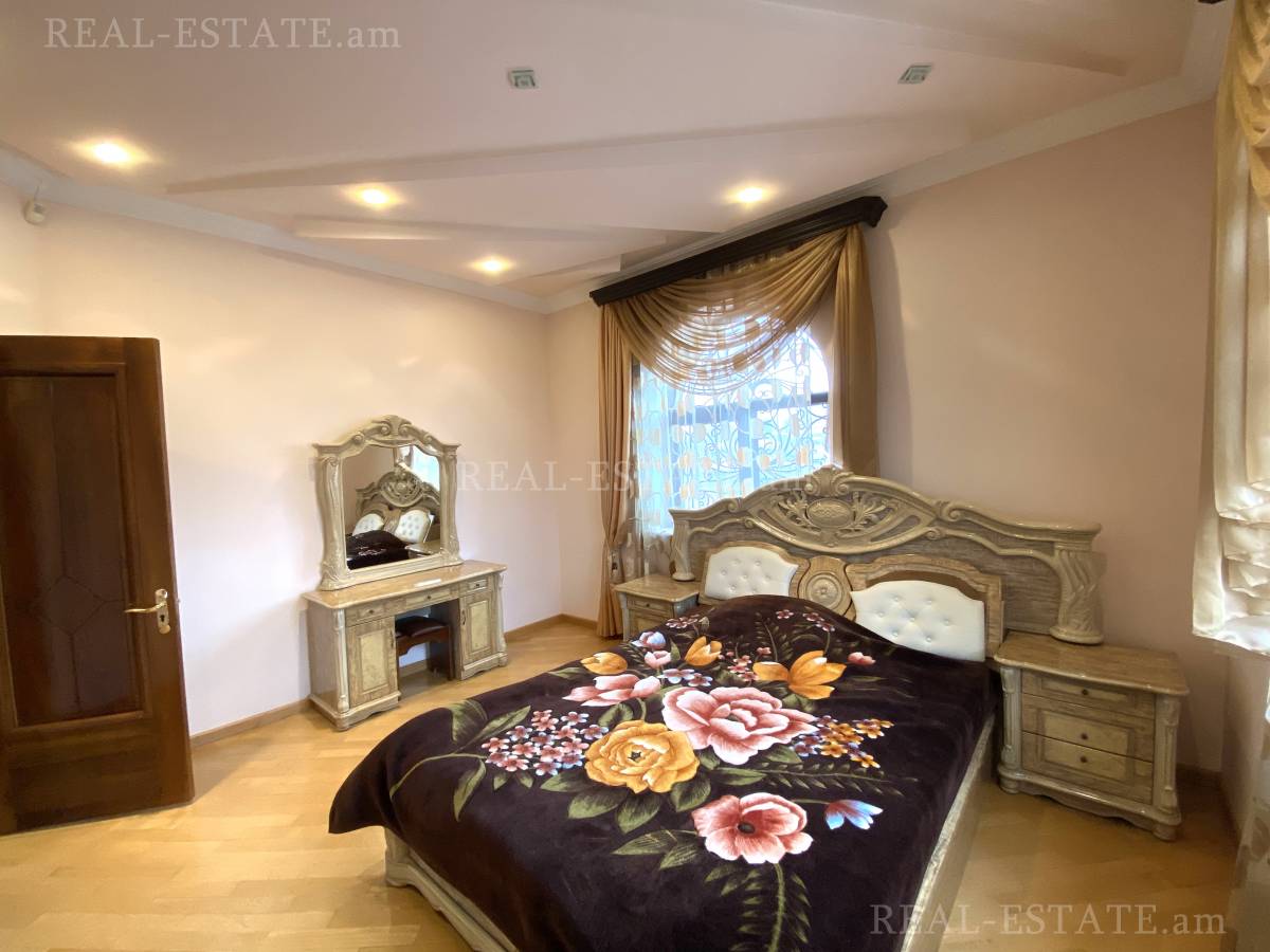 Купить дом Таиров ул., Центр Ереван, 118399